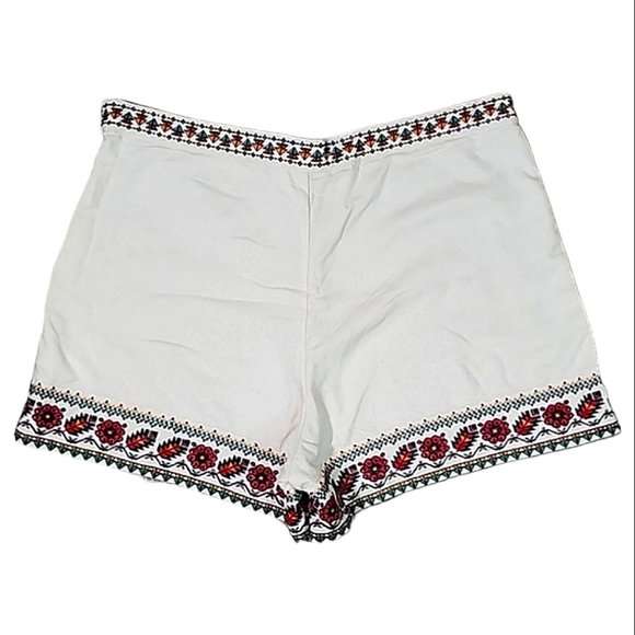 Glamorous embroidered shorts size L - Picture 5 of 5